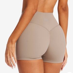 CSB almond scrunch shorts in small never worn no tags